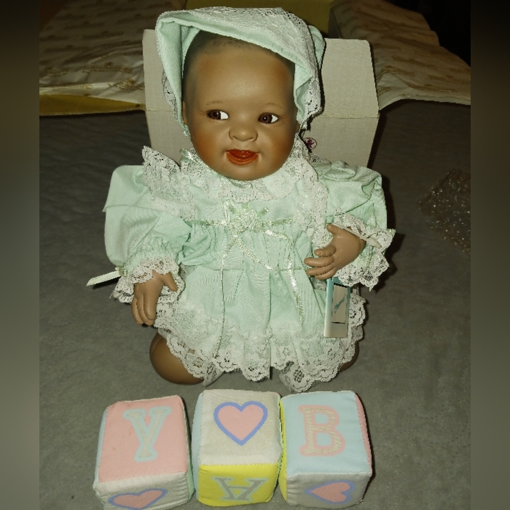 VINTAGE | THE ASHTON-DRAKE GALLERIES African American Doll ♥️